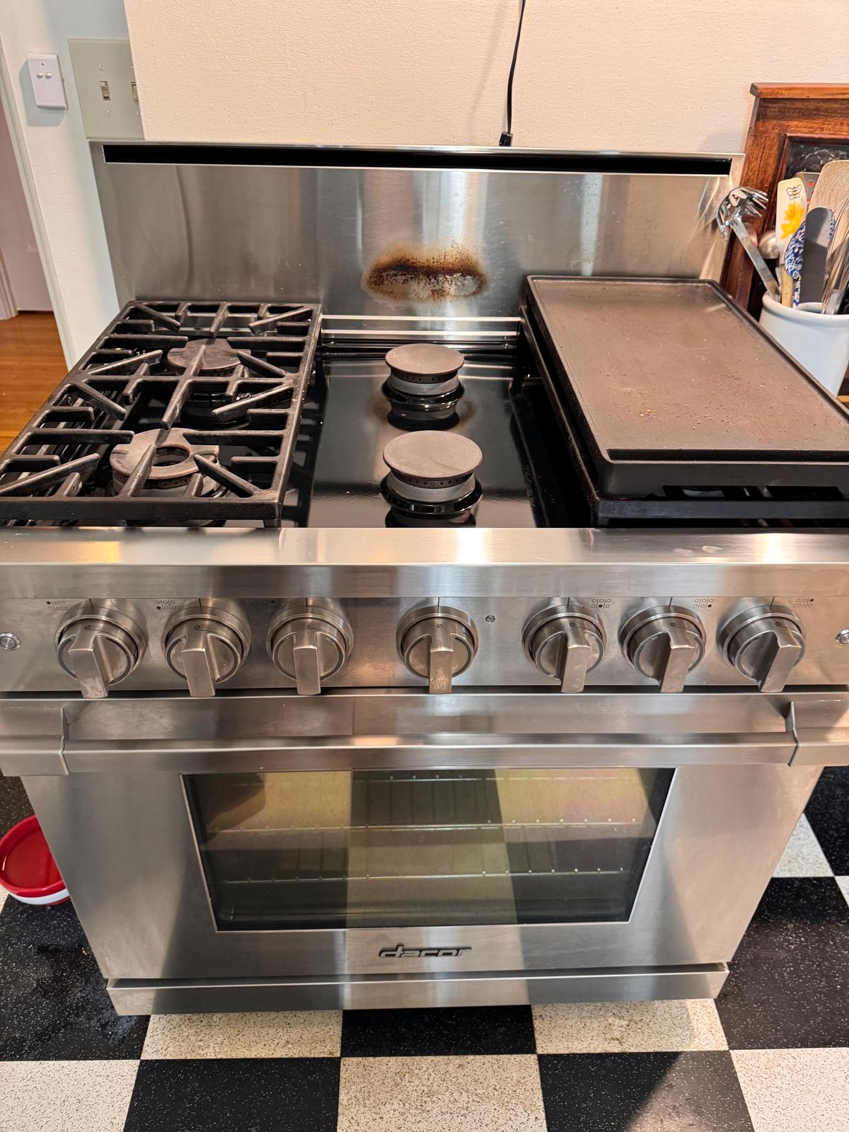 Dacor household gas range and cooktop